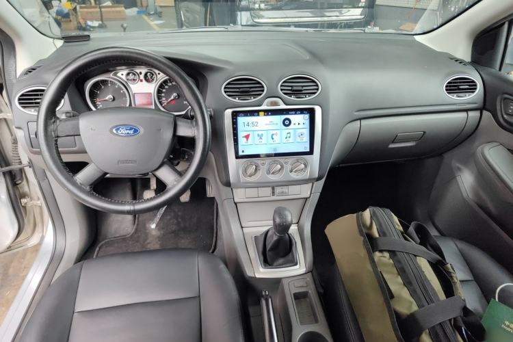 Used Ford Focus 2013 Hatchback Classic 1.8L Manual Base Model Center Console