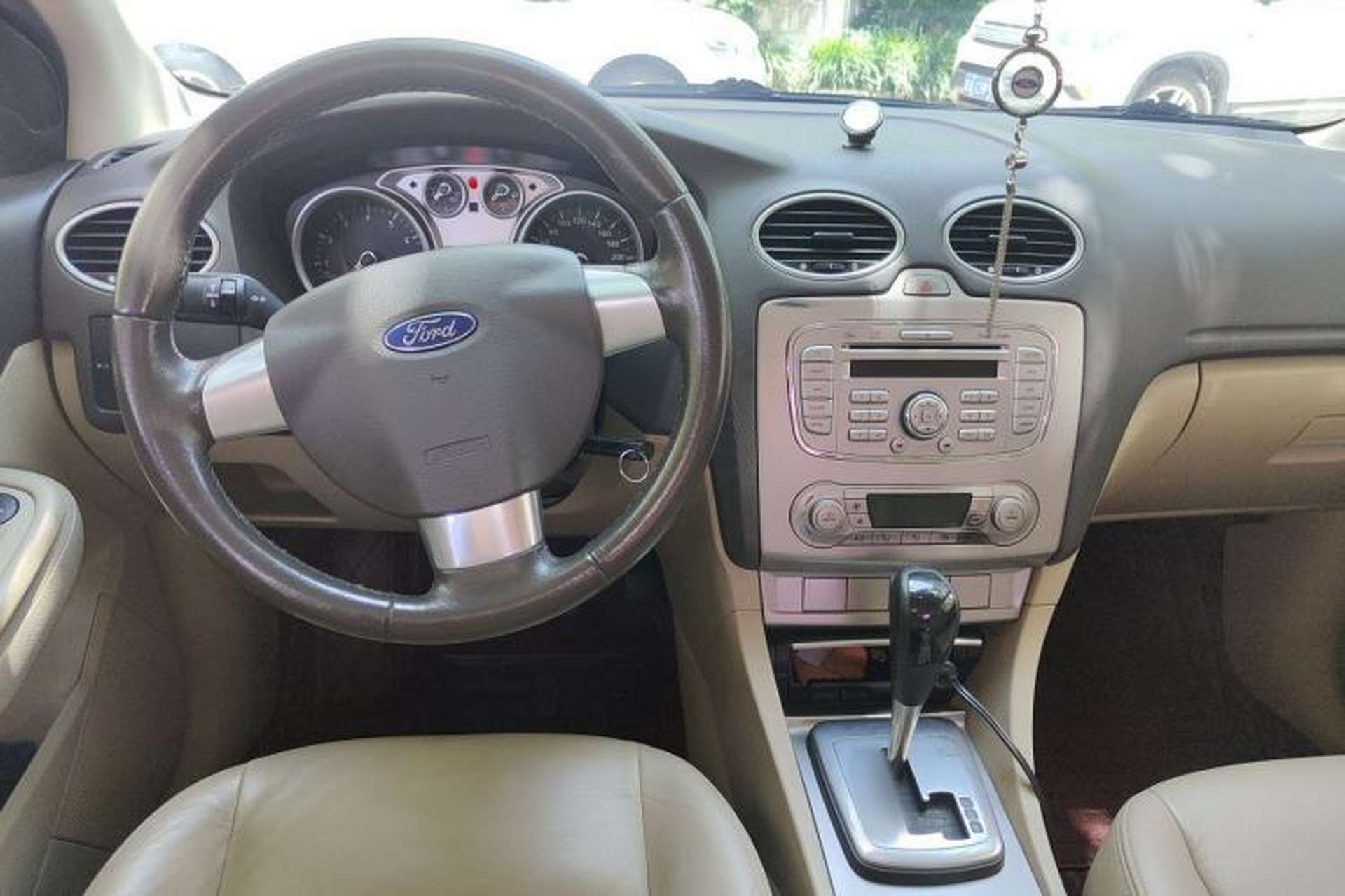 Used Ford Focus 2013 Sedan Classic 1.8L Automatic Fashion Edition Center Console