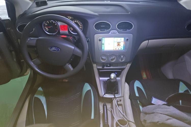 Used Ford Focus 2013 Sedan Classic 1.8L Manual Base Model Center Console