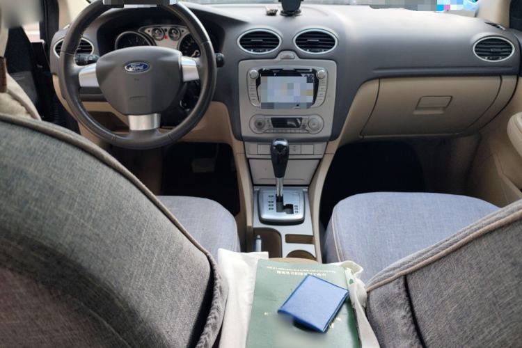 Used Ford Focus 2013 Sedan Classic 1.8L Automatic Fashion Edition Center Console
