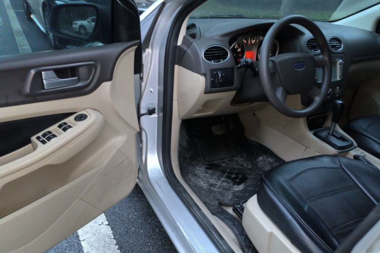 Used Ford Focus 2013 Sedan Classic 1.8L Automatic Base Model Driver Seat