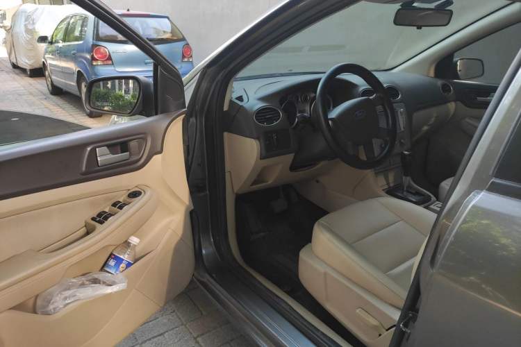 Used Ford Focus 2013 Sedan Classic 1.8L Automatic Base Model Driver Seat