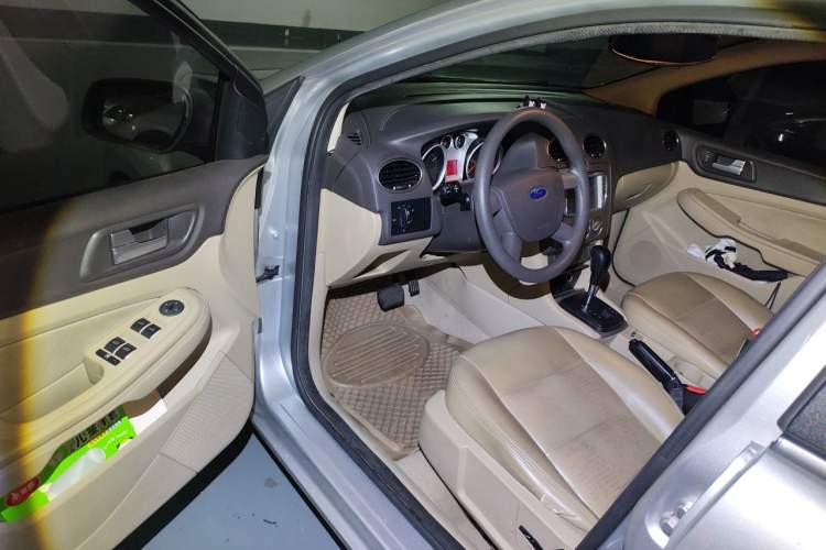 Used Ford Focus 2013 Sedan Classic 1.8L Automatic Base Model Driver Seat