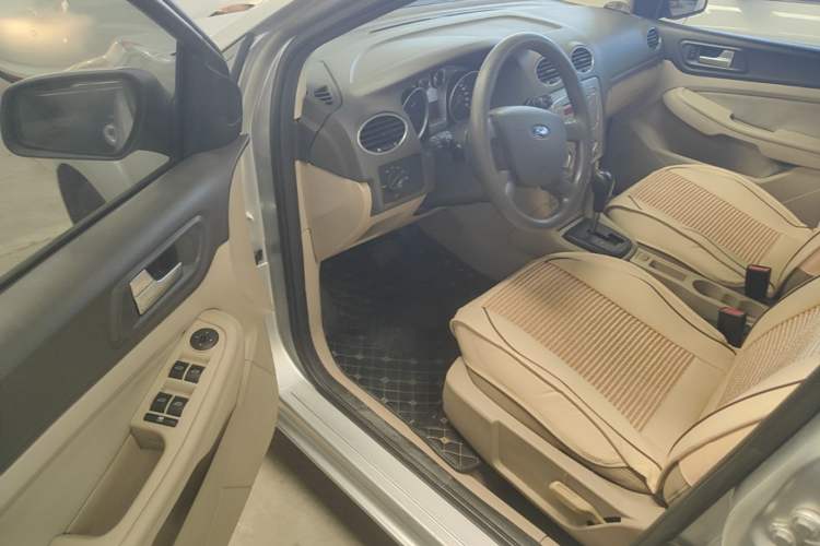 Used Ford Focus 2013 Sedan Classic 1.8L Automatic Base Model Driver Seat