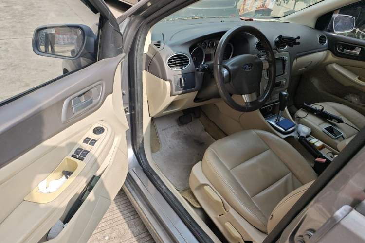 Used Ford Focus 2013 Hatchback Classic 1.8L Automatic Fashion Edition Driver Seat