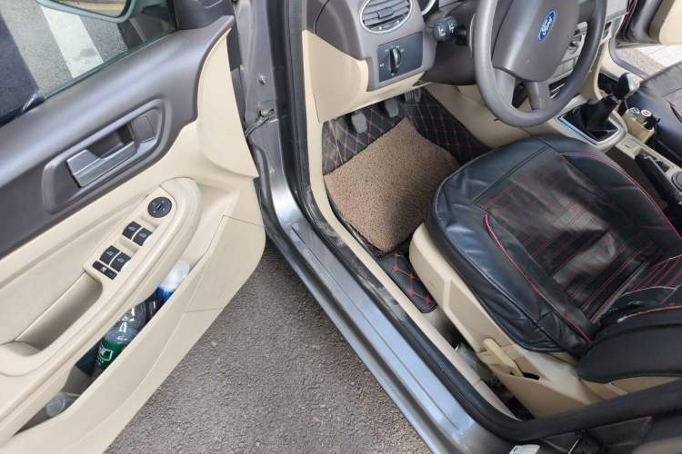 Used Ford Focus 2013 Sedan Classic 1.8L Manual Base Model Driver Seat