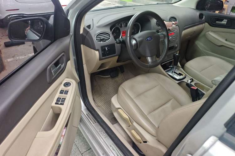 Used Ford Focus 2013 Hatchback Classic 1.8L Automatic Fashion Edition Driver Seat