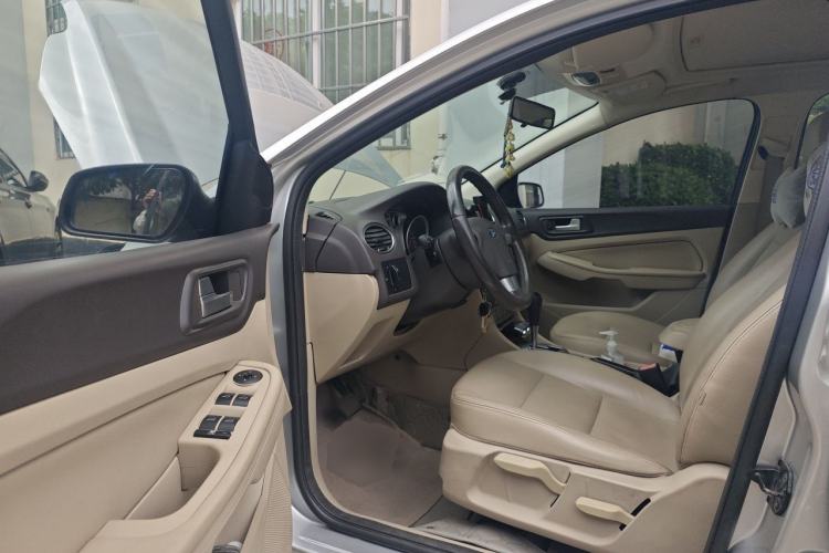 Used Ford Focus 2013 Sedan Classic 1.8L Automatic Fashion Edition Driver Seat
