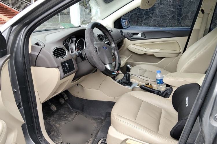 Used Ford Focus 2013 Sedan Classic 1.8L Manual Fashion Edition Driver Seat