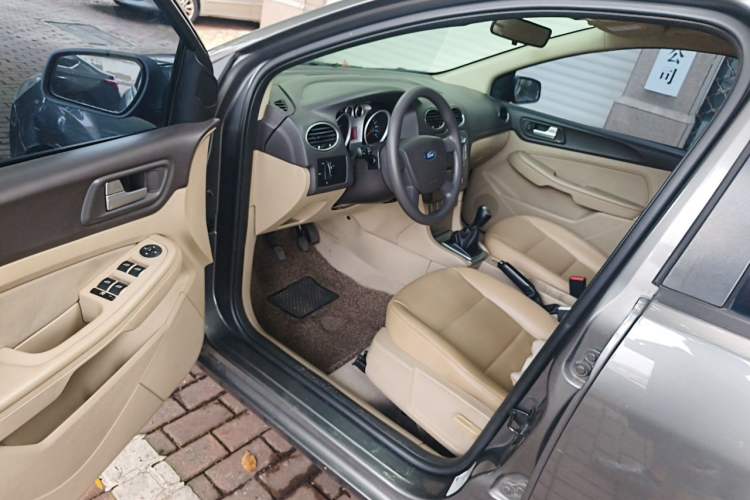 Used Ford Focus 2013 Sedan Classic 1.8L Manual Base Model Driver Seat