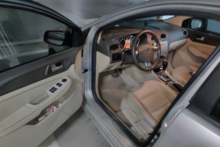 Used Ford Focus 2013 Hatchback Classic 1.8L Automatic Fashion Edition Driver Seat