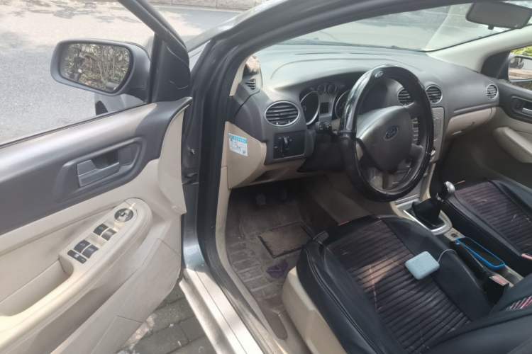 Used Ford Focus 2013 Sedan Classic 1.8L Manual Base Model Driver Seat