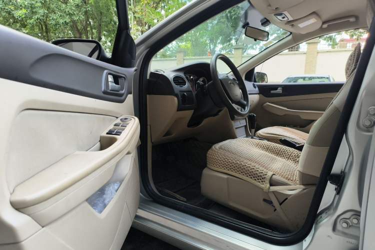 Used Ford Focus 2013 Sedan Classic 1.8L Automatic Base Model Driver Seat