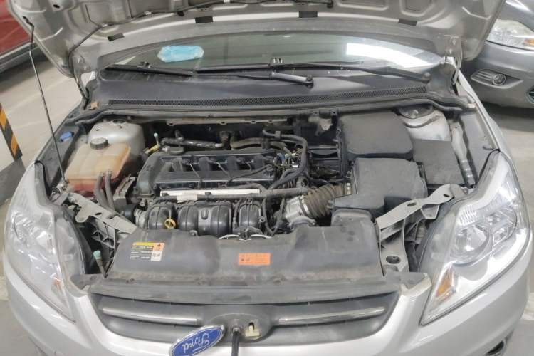 Used Ford Focus 2013 Sedan Classic 1.8L Manual Base Model Engine Bay