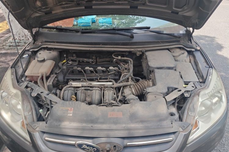Used Ford Focus 2013 Sedan Classic 1.8L Manual Base Model Engine Bay