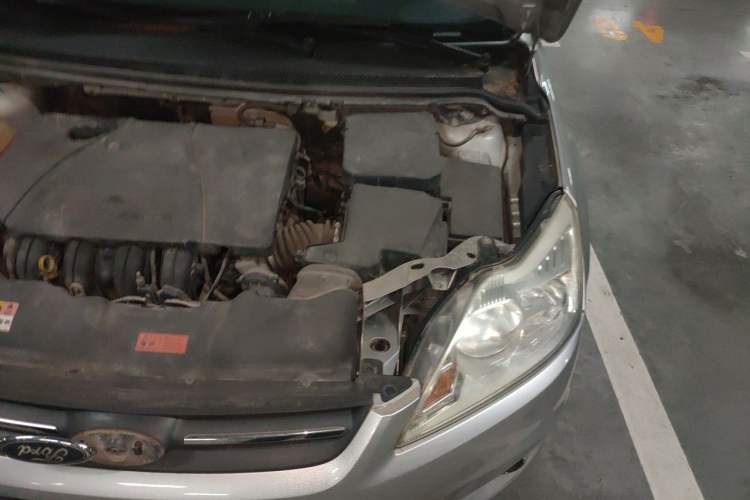 Used Ford Focus 2013 Sedan Classic 1.8L Automatic Fashion Edition Engine Bay Left