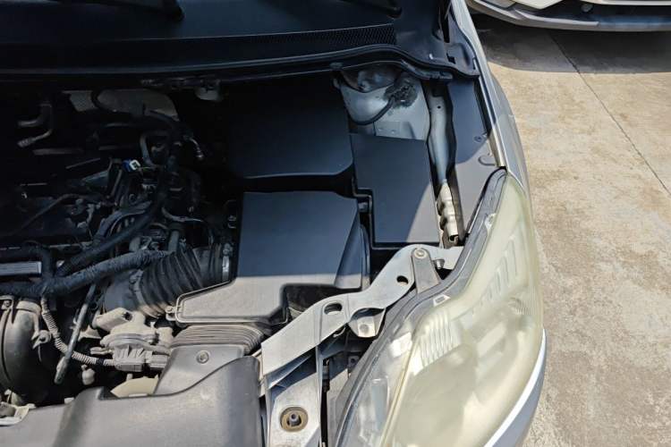 Used Ford Focus 2013 Sedan Classic 1.8L Automatic Base Model Engine Bay Left