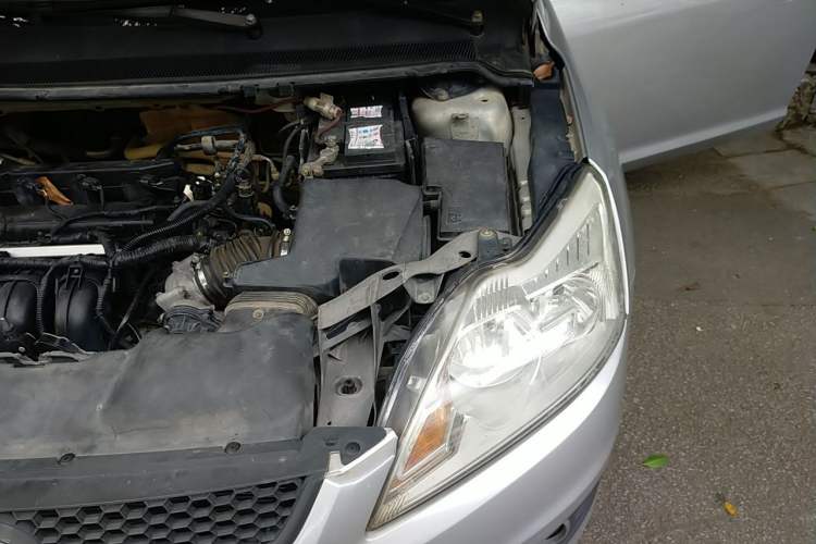 Used Ford Focus 2013 Hatchback Classic 1.8L Automatic Millionth Anniversary Edition Engine Bay Left