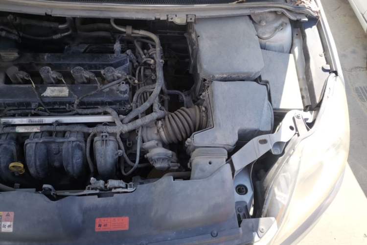 Used Ford Focus 2013 Sedan Classic 1.8L Manual Base Model Engine Bay Left