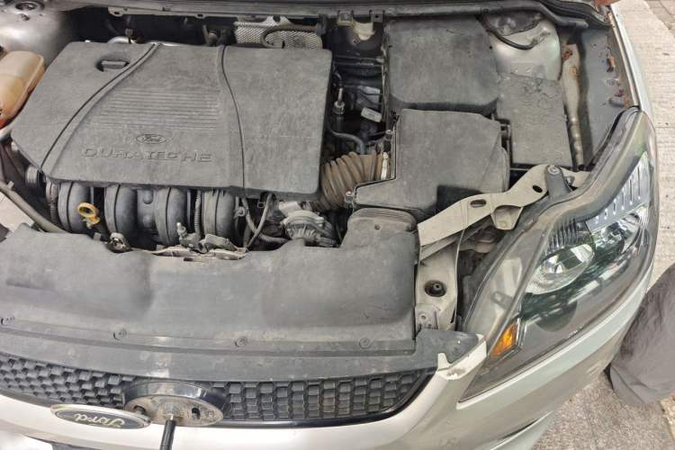 Used Ford Focus 2013 Hatchback Classic 1.8L Automatic Fashion Edition Engine Bay Left