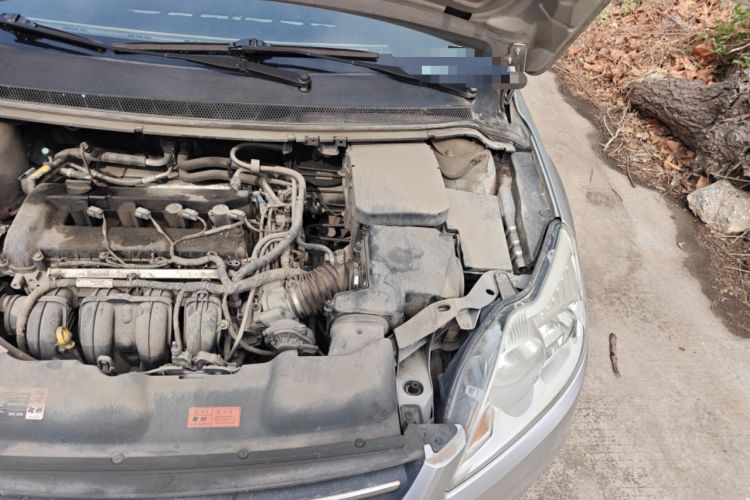 Used Ford Focus 2013 Sedan Classic 1.8L Manual Base Model Engine Bay Left