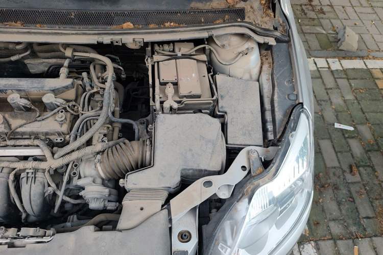 Used Ford Focus 2013 Sedan Classic 1.8L Manual Base Model Engine Bay Left