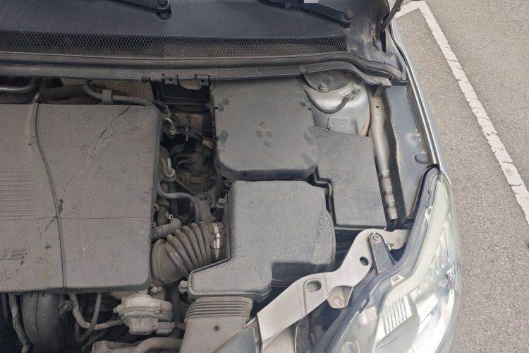Used Ford Focus 2013 Sedan Classic 1.8L Automatic Fashion Edition Engine Bay Left