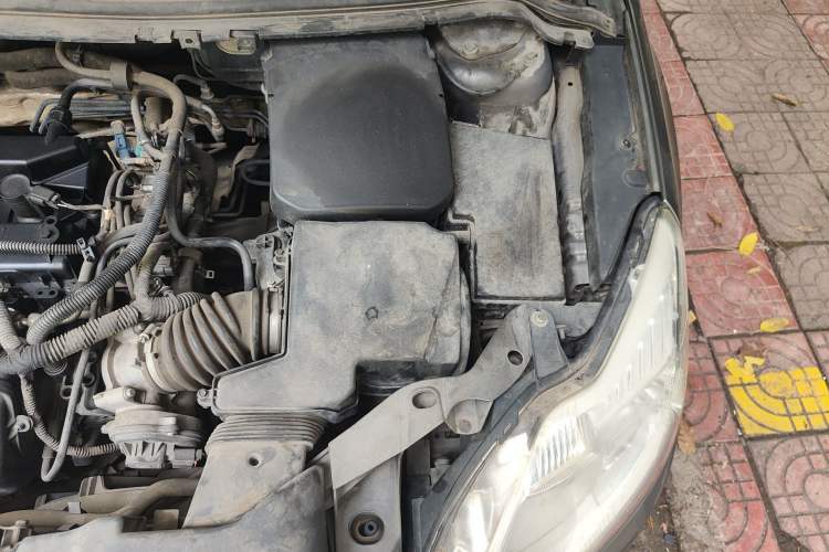 Used Ford Focus 2013 Sedan Classic 1.8L Manual Base Model Engine Bay Left