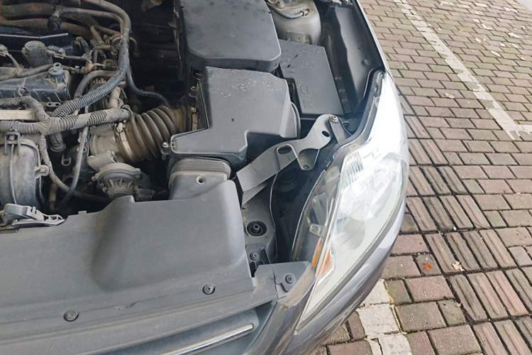 Used Ford Focus 2013 Sedan Classic 1.8L Manual Base Model Engine Bay Left