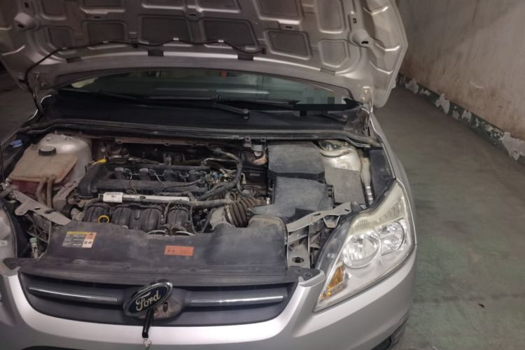 Used Ford Focus 2013 Sedan Classic 1.8L Manual Base Model Engine Bay Left