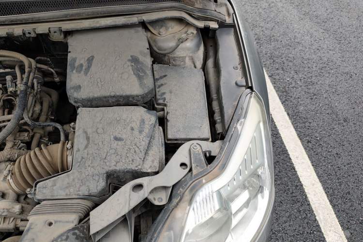 Used Ford Focus 2013 Sedan Classic 1.8L Manual Base Model Engine Bay Left
