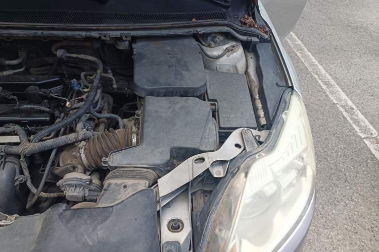 Used Ford Focus 2013 Sedan Classic 1.8L Manual Base Model Engine Bay Left