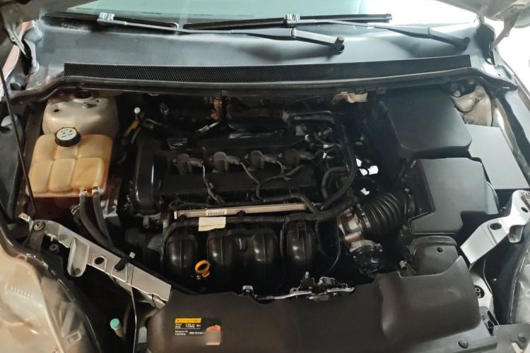 Used Ford Focus 2013 Sedan Classic 1.8L Manual Base Model Engine Bay