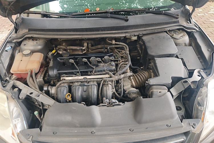 Used Ford Focus 2013 Sedan Classic 1.8L Manual Base Model Engine Bay