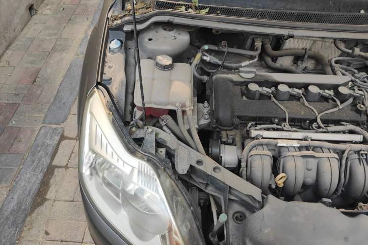 Used Ford Focus 2013 Sedan Classic 1.8L Automatic Base Model Engine Bay Right
