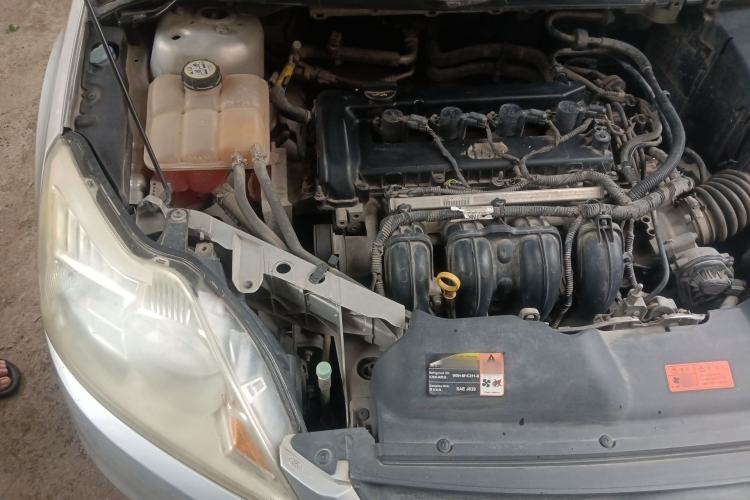 Used Ford Focus 2013 Sedan Classic 1.8L Manual Base Model Engine Bay Right