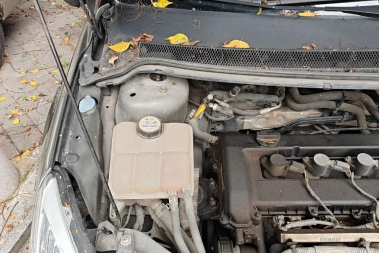 Used Ford Focus 2013 Sedan Classic 1.8L Manual Base Model Engine Bay Right