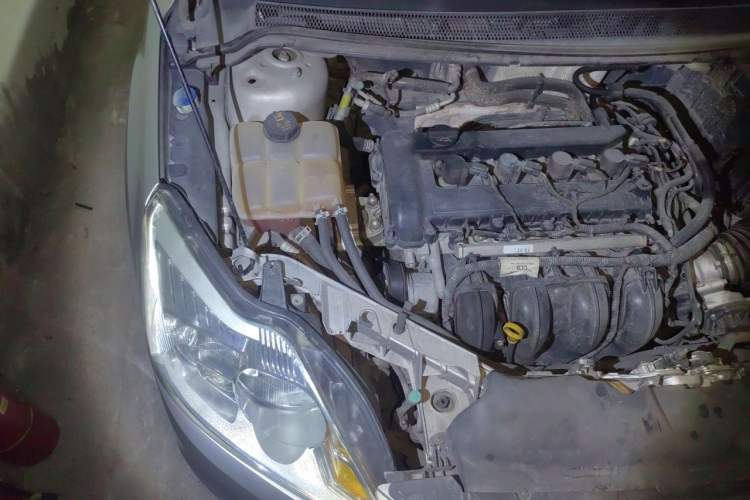 Used Ford Focus 2013 Sedan Classic 1.8L Automatic Millionth Anniversary Edition Engine Bay Right