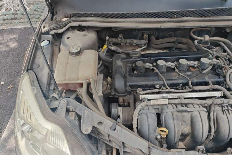 Used Ford Focus 2013 Sedan Classic 1.8L Manual Base Model Engine Bay Right