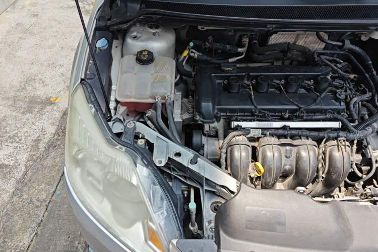 Used Ford Focus 2013 Sedan Classic 1.8L Automatic Base Model Engine Bay Right