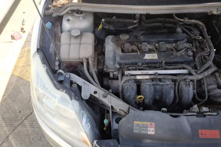 Used Ford Focus 2013 Sedan Classic 1.8L Manual Base Model Engine Bay Right