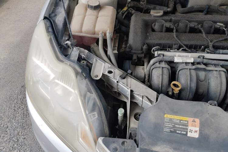 Used Ford Focus 2013 Sedan Classic 1.8L Automatic Base Model Engine Bay Right