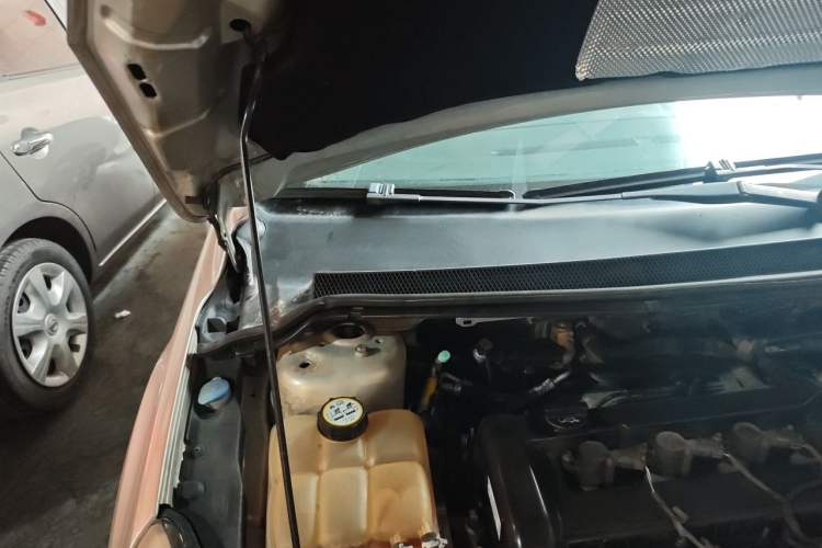 Used Ford Focus 2013 Sedan Classic 1.8L Manual Base Model Engine Bay Right