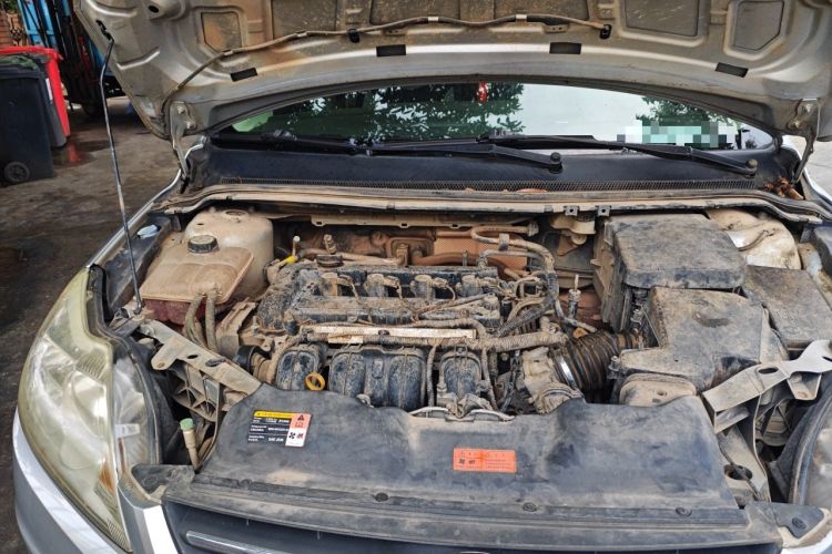 Used Ford Focus 2013 Sedan Classic 1.8L Automatic Base Model Engine Bay Right