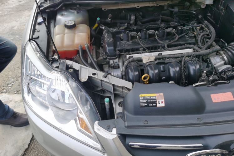 Used Ford Focus 2013 Sedan Classic 1.8L Manual Base Model Engine Bay Right