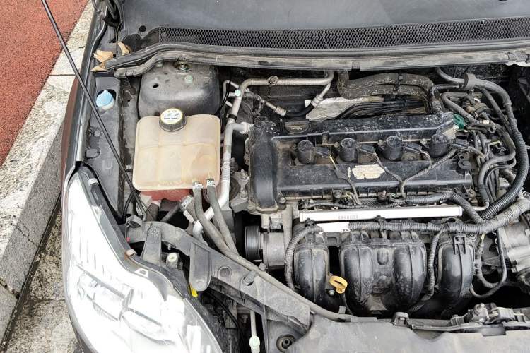 Used Ford Focus 2013 Sedan Classic 1.8L Manual Fashion Edition Engine Bay Right
