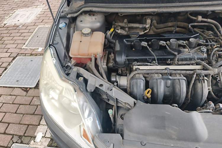 Used Ford Focus 2013 Sedan Classic 1.8L Manual Base Model Engine Bay Right