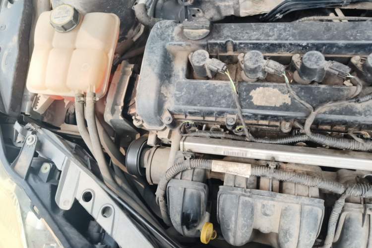 Used Ford Focus 2013 Sedan Classic 1.8L Manual Base Model Engine Bay Right