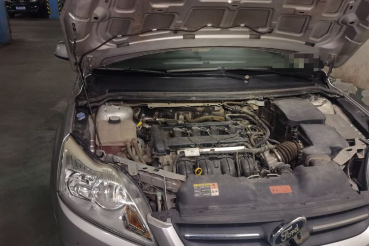 Used Ford Focus 2013 Sedan Classic 1.8L Manual Base Model Engine Bay Right