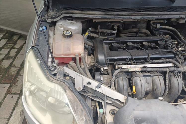 Used Ford Focus 2013 Sedan Classic 1.8L Manual Base Model Engine Bay Right